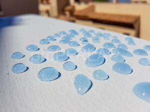 efecto hidrofugo gotas en pintura blanca properla